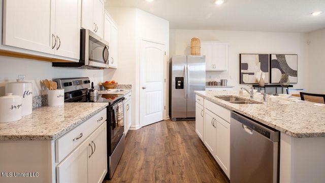 44 S Thorn Tree Street, Byhalia, MS 38611