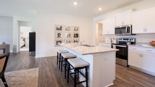 44 S Thorn Tree Street, Byhalia, MS 38611