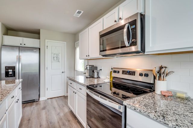 7637 E Pheasant Ridge Cir, Wichita, KS 67226