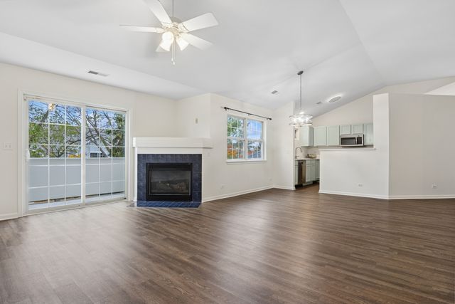 9509 Georgetown Lane 9509, Crystal Lake, IL 60014