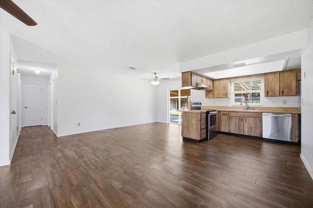 4799 LAKE SHORE DRIVE, St Cloud, FL 34772