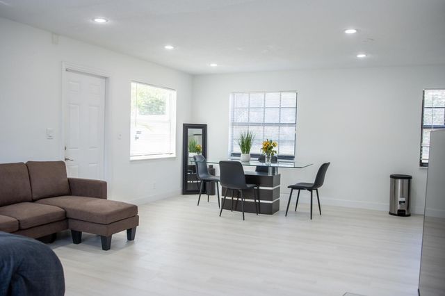 320 NW 4th Avenue 3, Deerfield Beach, FL 33441