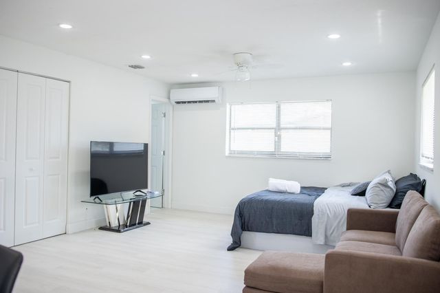 320 NW 4th Avenue 3, Deerfield Beach, FL 33441