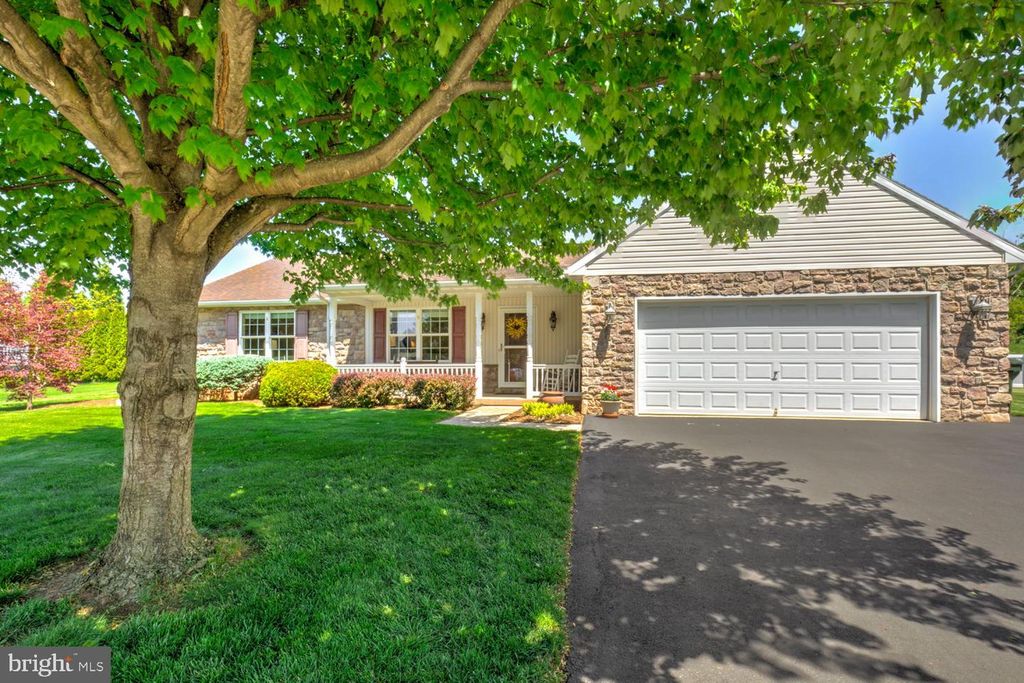 156 SHALOM DR, Denver, PA 17517