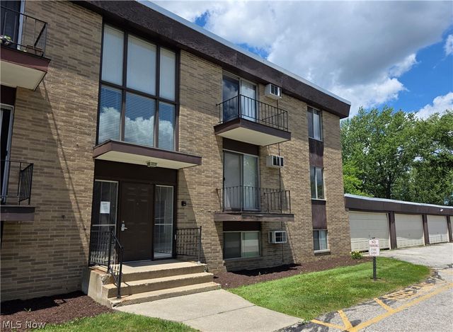 16101 E Maple Park Drive 12B, Maple Heights, OH 44137