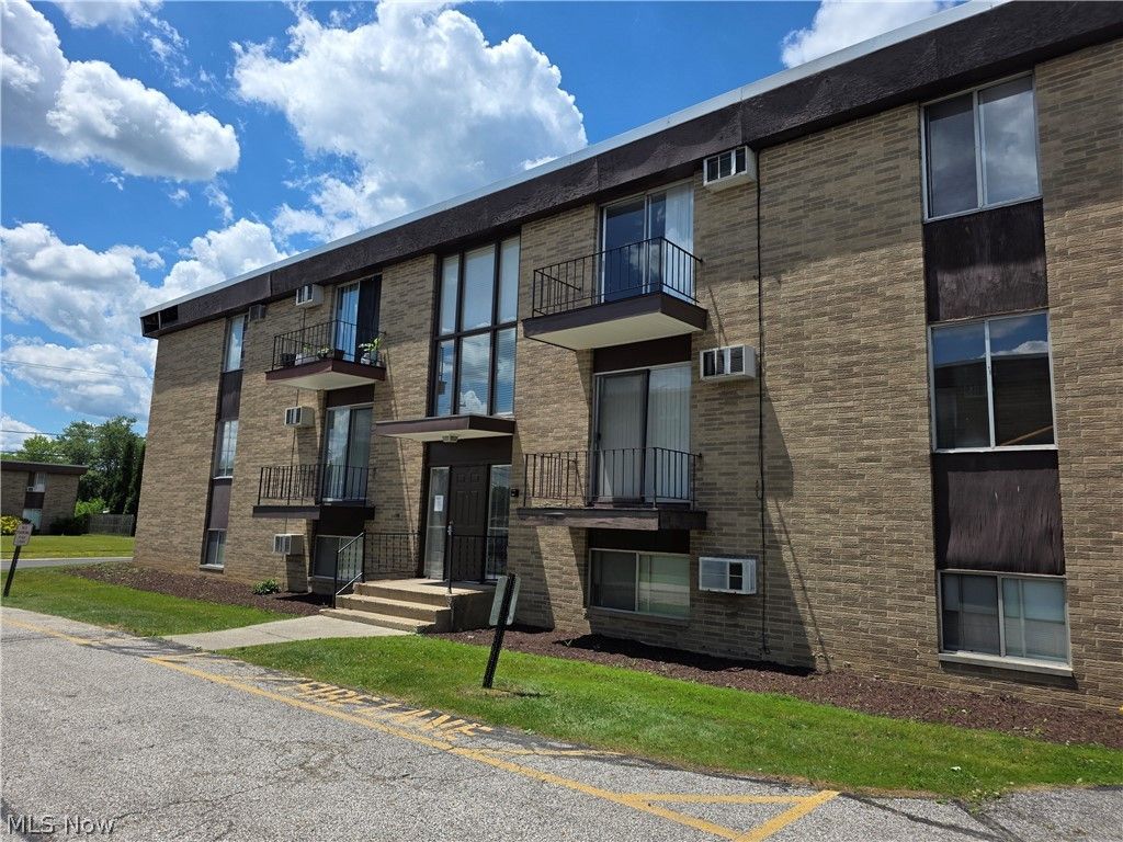 16101 E Maple Park Drive 12B, Maple Heights, OH 44137