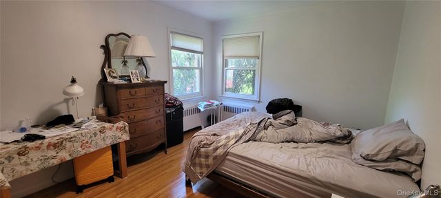 15 Somerset Drive S, Great Neck, NY 11020