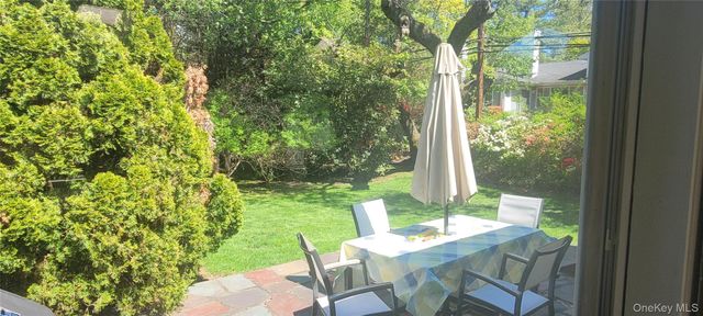 15 Somerset Drive S, Great Neck, NY 11020