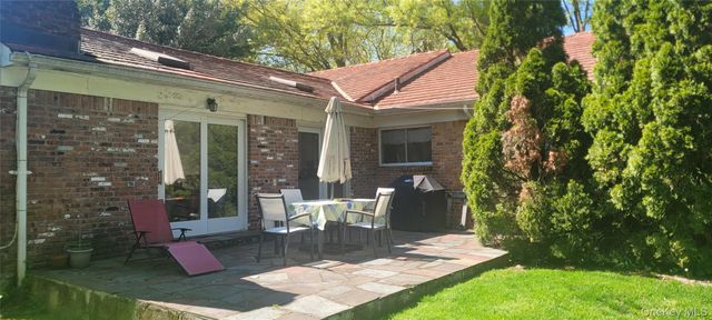 15 Somerset Drive S, Great Neck, NY 11020