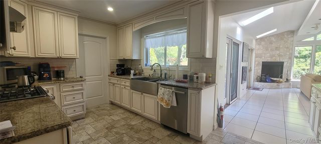 15 Somerset Drive S, Great Neck, NY 11020