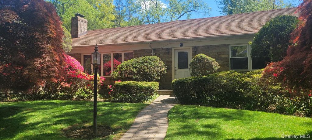 15 Somerset Drive S, Great Neck, NY 11020
