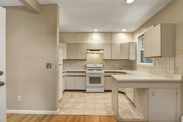 127 Kilsyth Rd 3, Boston, MA 02135