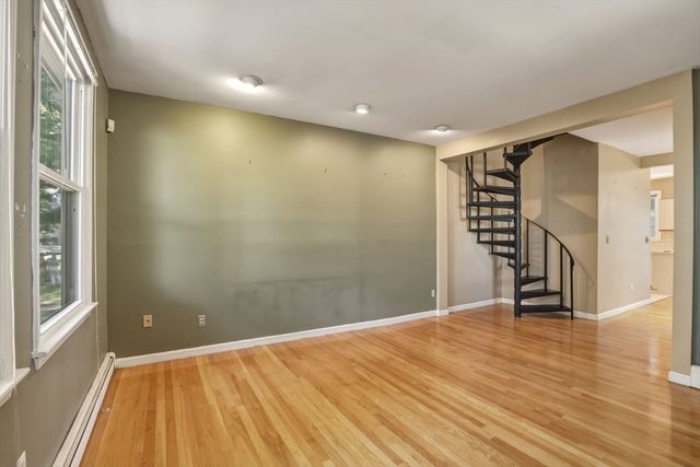 127 Kilsyth Rd 3, Boston, MA 02135
