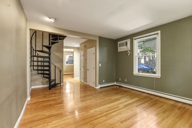 127 Kilsyth Rd 3, Boston, MA 02135
