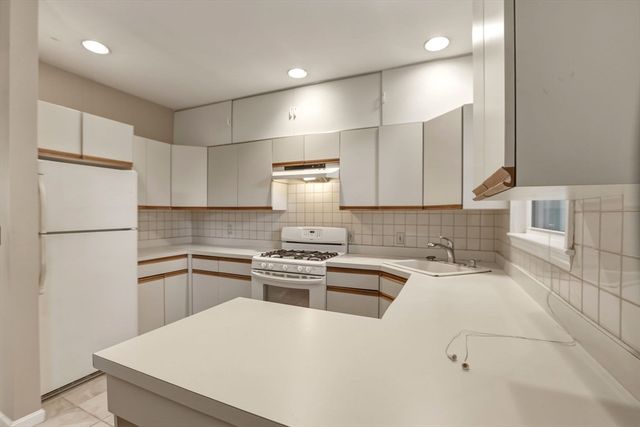 127 Kilsyth Rd 3, Boston, MA 02135
