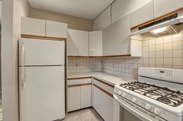 127 Kilsyth Rd 3, Boston, MA 02135