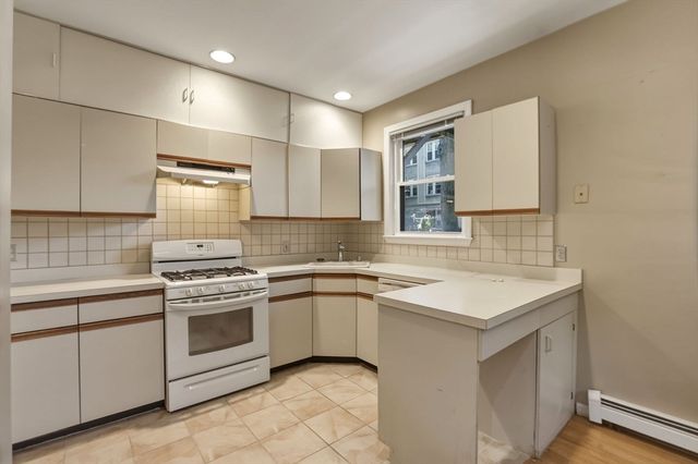 127 Kilsyth Rd 3, Boston, MA 02135