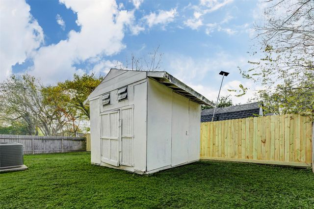 6730 Pickett Drive, Richmond, TX 77469