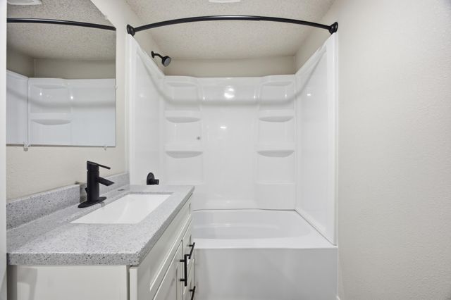 1108 18th Street N, Fargo, ND 58102