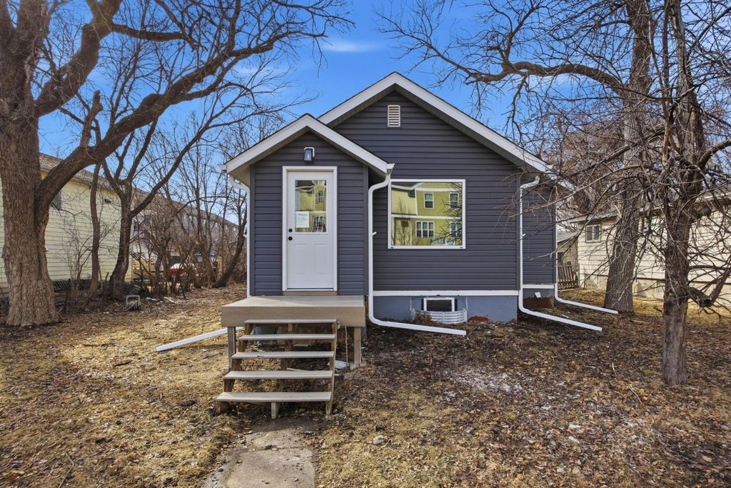 1108 18th Street N, Fargo, ND 58102