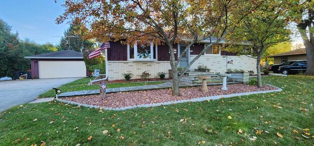 W277 Madison AVENUE, Oconomowoc, WI 53066