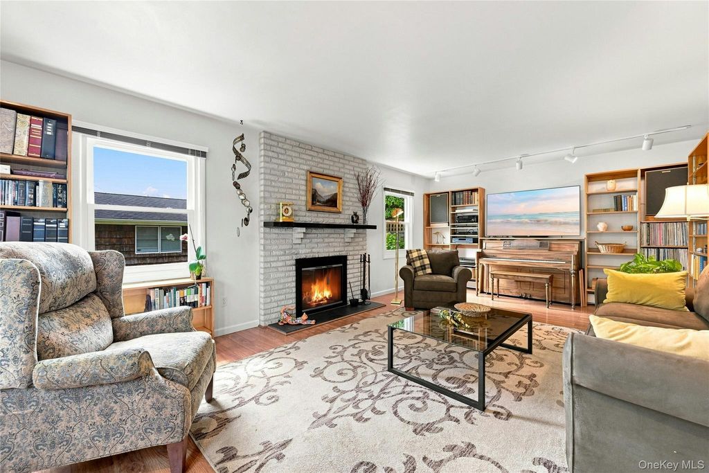 20 Hastings Drive, Stony Brook, NY 11790 — photo 5