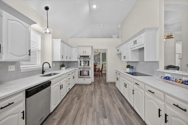 6023 Copperfield Drive, Arlington, TX 76001