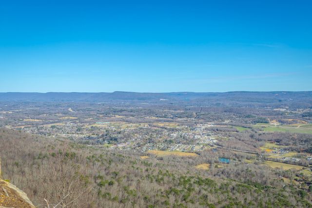 190 Hovering Hawk Drive, Jasper, TN 37347