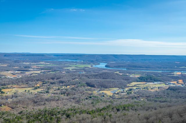 190 Hovering Hawk Drive, Jasper, TN 37347