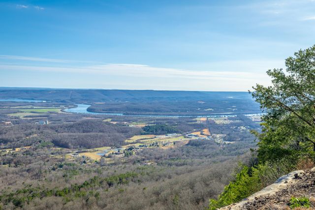 190 Hovering Hawk Drive, Jasper, TN 37347