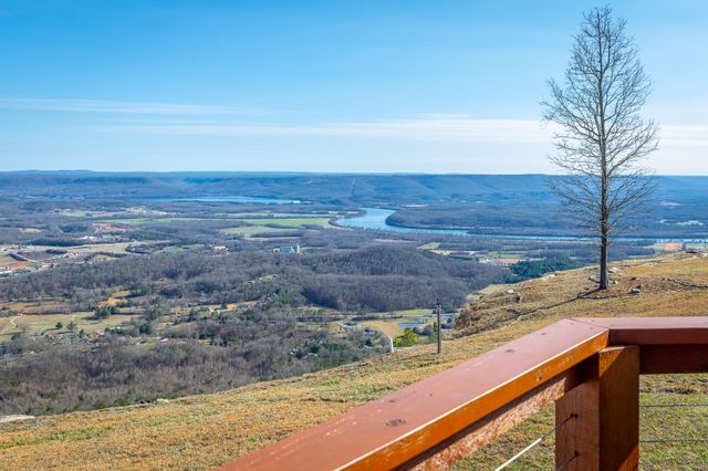 190 Hovering Hawk Drive, Jasper, TN 37347