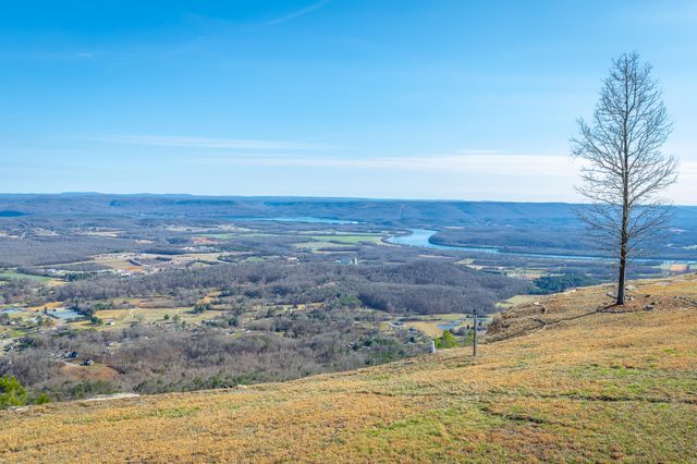 190 Hovering Hawk Drive, Jasper, TN 37347