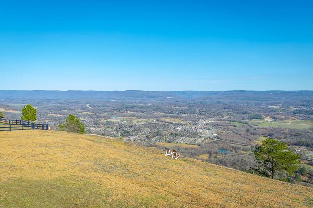 190 Hovering Hawk Drive, Jasper, TN 37347