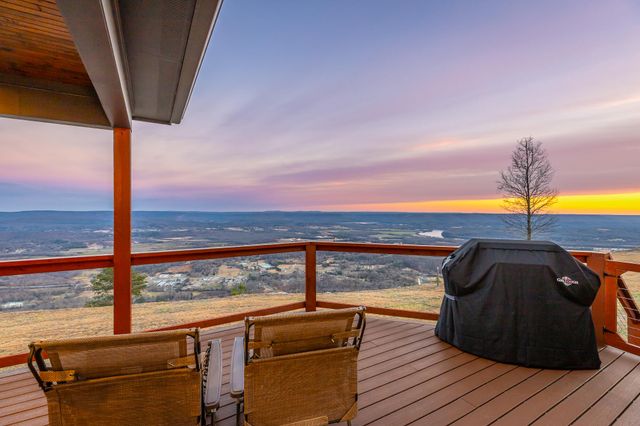 190 Hovering Hawk Drive, Jasper, TN 37347