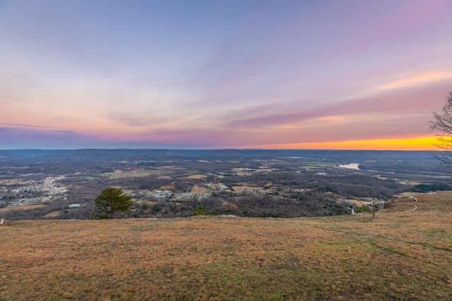 190 Hovering Hawk Drive, Jasper, TN 37347