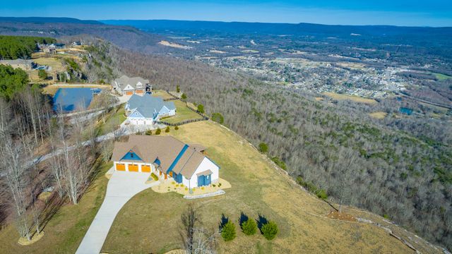 190 Hovering Hawk Drive, Jasper, TN 37347
