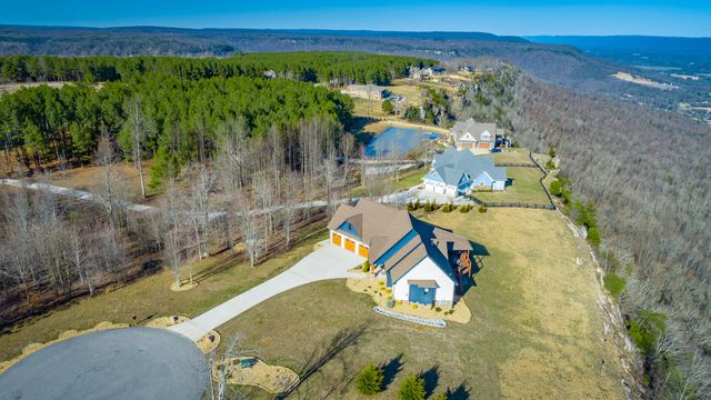 190 Hovering Hawk Drive, Jasper, TN 37347