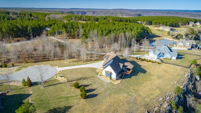 190 Hovering Hawk Drive, Jasper, TN 37347