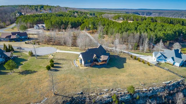 190 Hovering Hawk Drive, Jasper, TN 37347