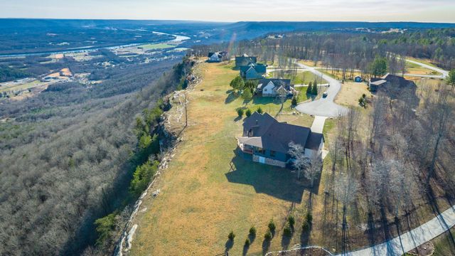 190 Hovering Hawk Drive, Jasper, TN 37347
