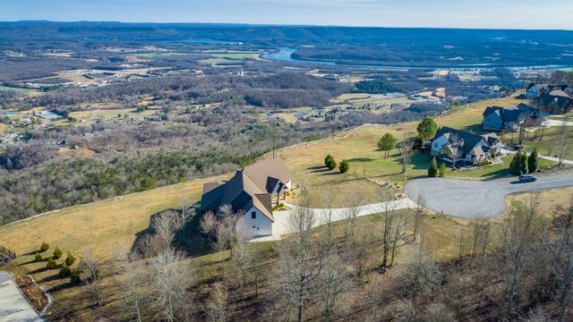 190 Hovering Hawk Drive, Jasper, TN 37347
