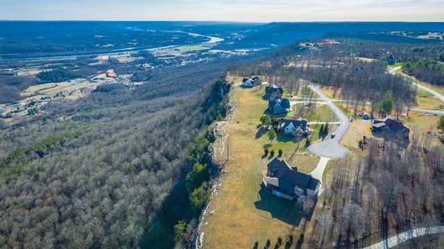 190 Hovering Hawk Drive, Jasper, TN 37347