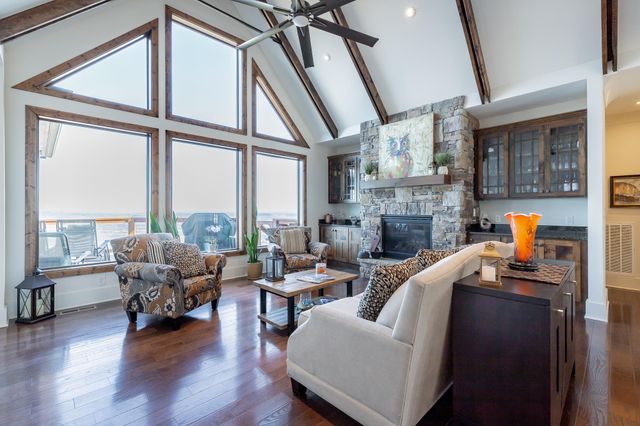 190 Hovering Hawk Drive, Jasper, TN 37347