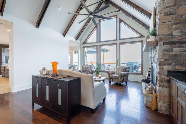 190 Hovering Hawk Drive, Jasper, TN 37347