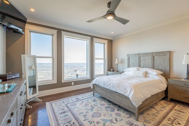 190 Hovering Hawk Drive, Jasper, TN 37347