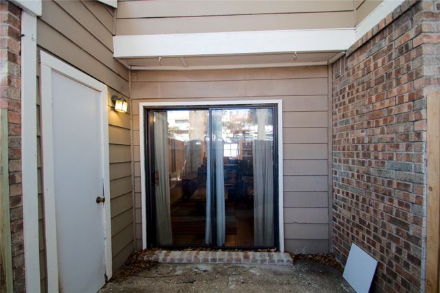 2121 Park Willow Lane C, Arlington, TX 76011