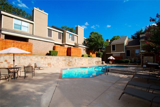 2121 Park Willow Lane C, Arlington, TX 76011