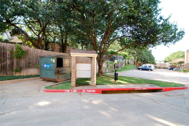 2121 Park Willow Lane C, Arlington, TX 76011