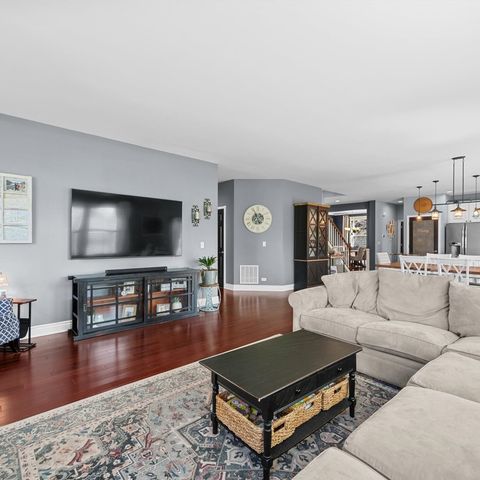 4075 Conifer Drive, Elgin, IL 60124