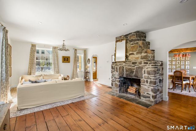 100 Tuller Road, Fairfield, CT 06825